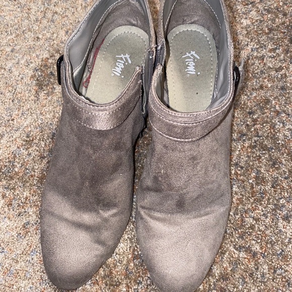 High Heals - Picture 3 of 3